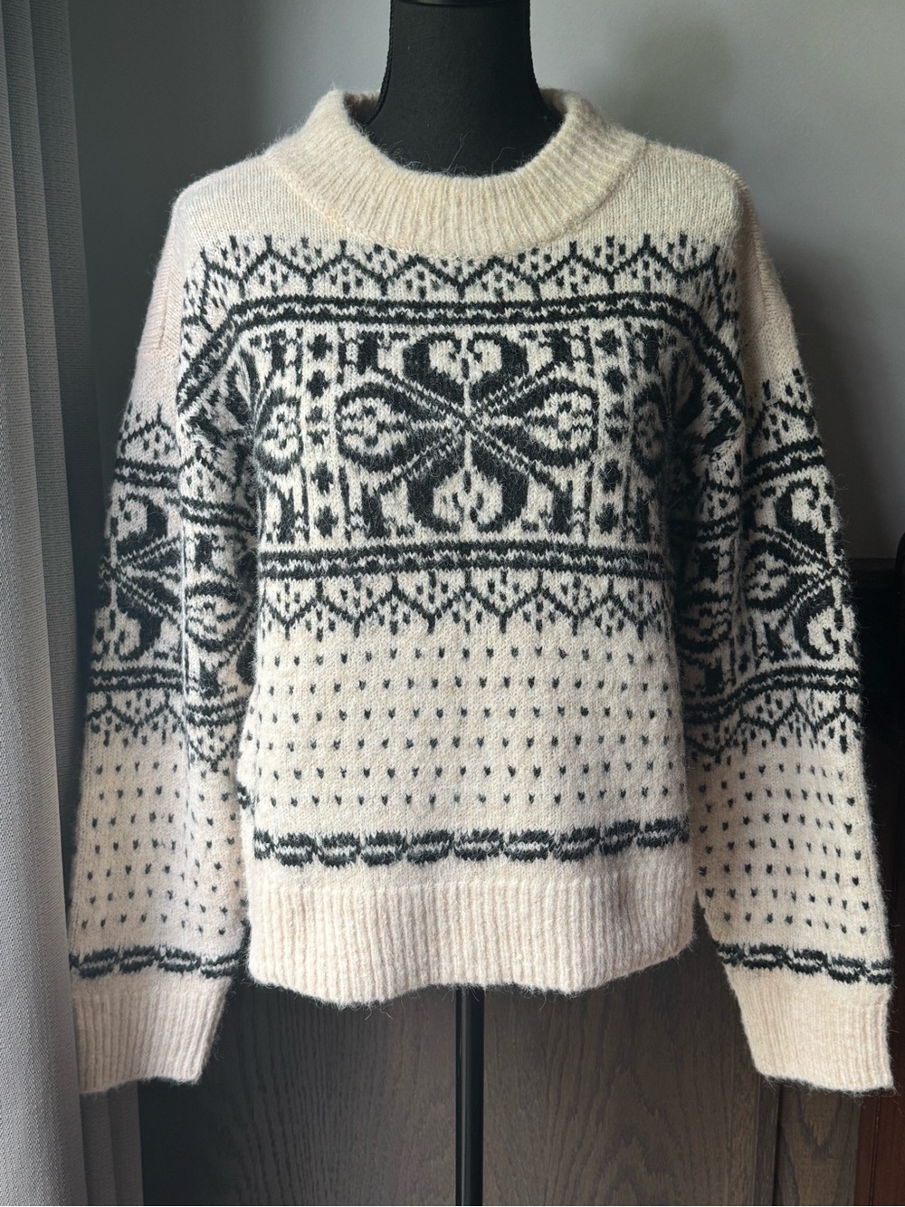 Universal Thread Cream & Black Fair Isle Crewneck Sweater